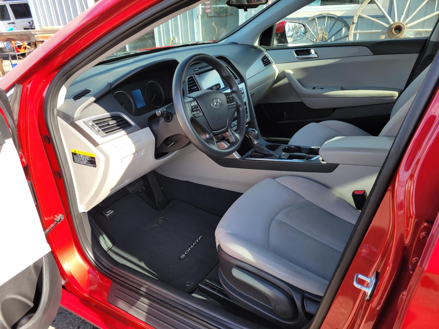 2017 Red /Gray Hyundai Sonata SE (5NPE24AF5HH) with an 2.4L I4 engine, 6 Speed Automatic transmission, located at 450 N Russell, Missoula, MT, 59801, (406) 543-6600, 46.874496, -114.017433 - Really Nice 1 Owner Sedan. Scarlett Red. 6 Speed Automatic. 2.4L I4. Air. Cruise. Tilt. Bluetooth. backup Camera. AM FM Satellite CD Player. Power Windows and Locks. - Photo#11